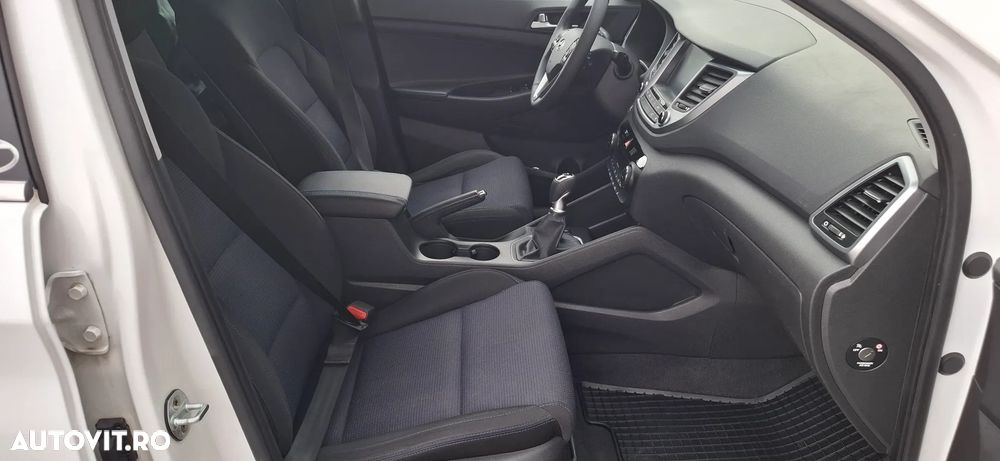 Hyundai Tucson blue 1.7 CRDi 2WD Intro Edition - 14