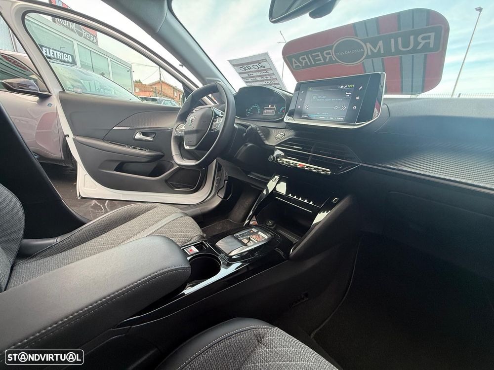 Peugeot e-208 - 22