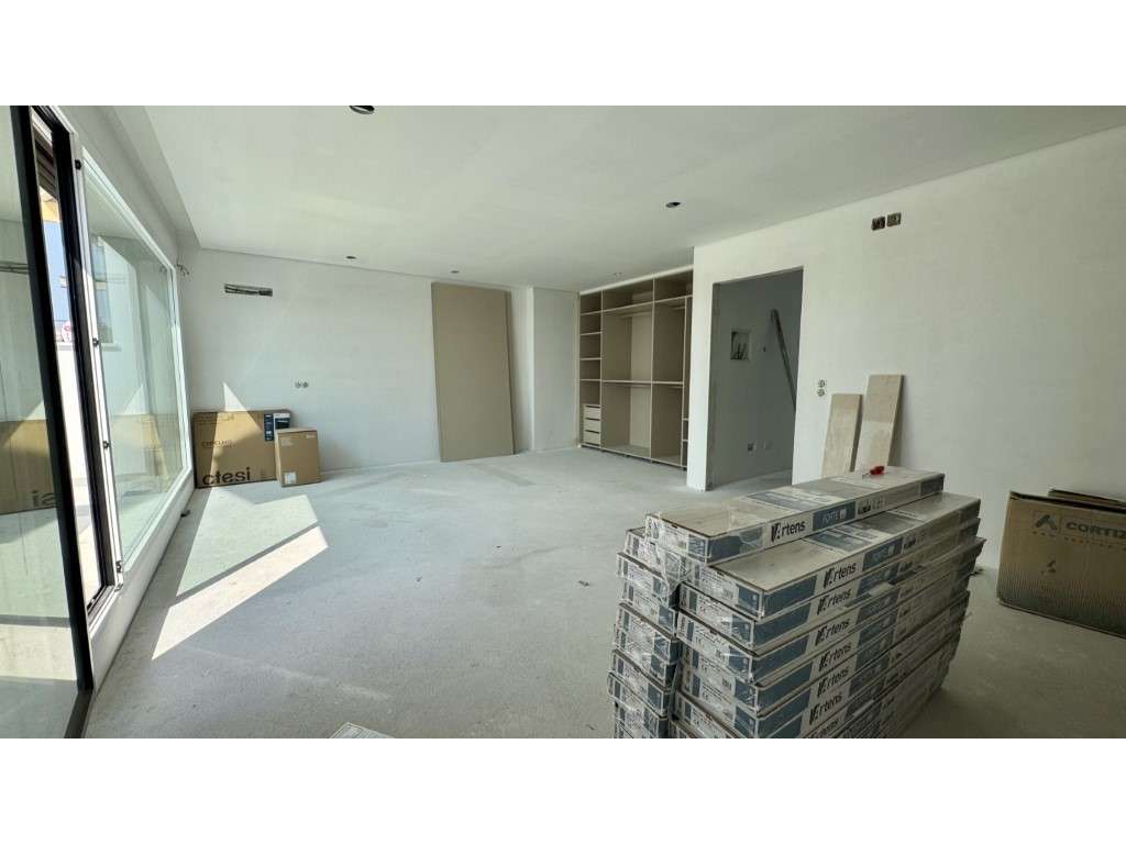 Apartamento T5 (3 Suítes) com 2 Terraços e Garagem em Box - Urbaniz... - Grande imagem: 3/21