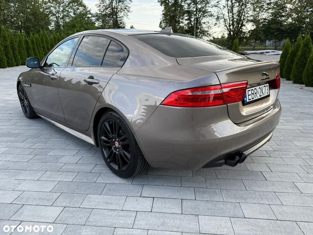 Jaguar XE 2.0 D R-Sport - 14