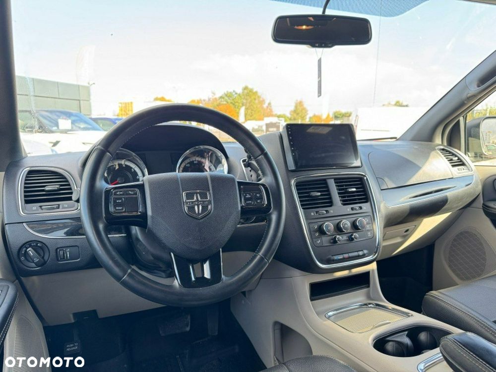 Dodge Grand Caravan 3.6 R/T - 11