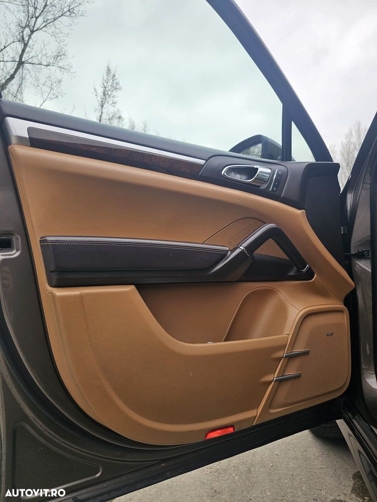 Porsche Cayenne - 4