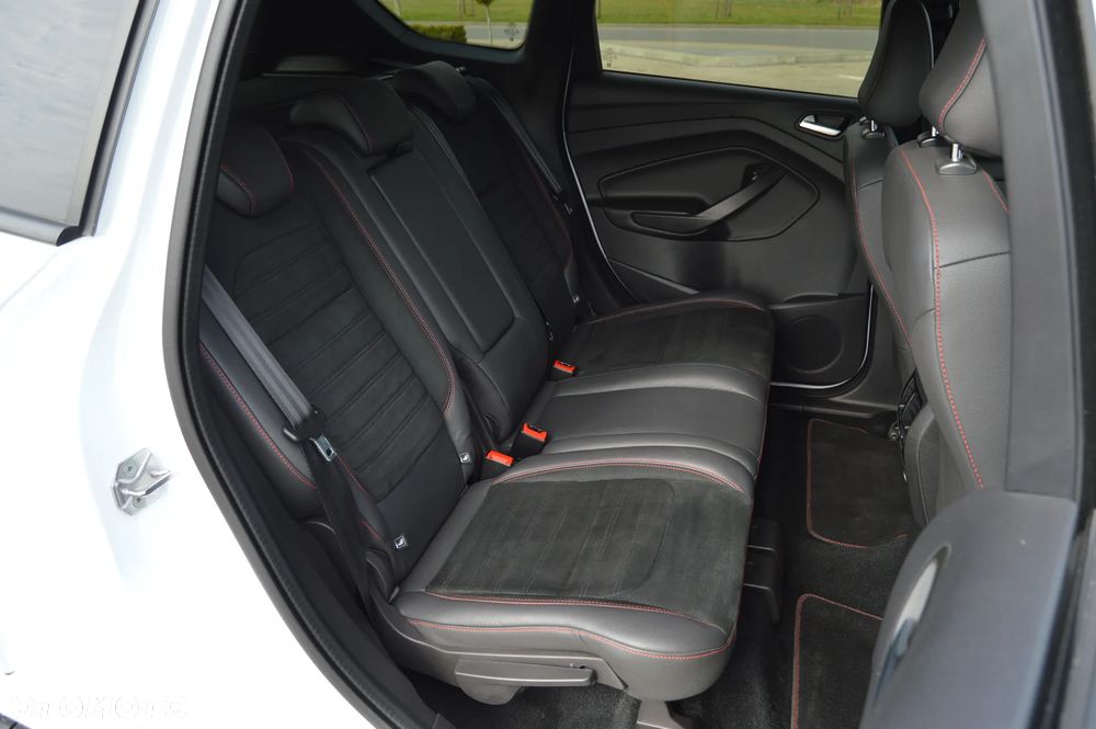 Ford Kuga 1.5 EcoBoost 2x4 ST-Line - 31