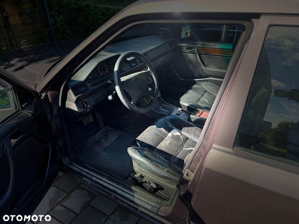 Mercedes-Benz W124 (1984-1993) - 24