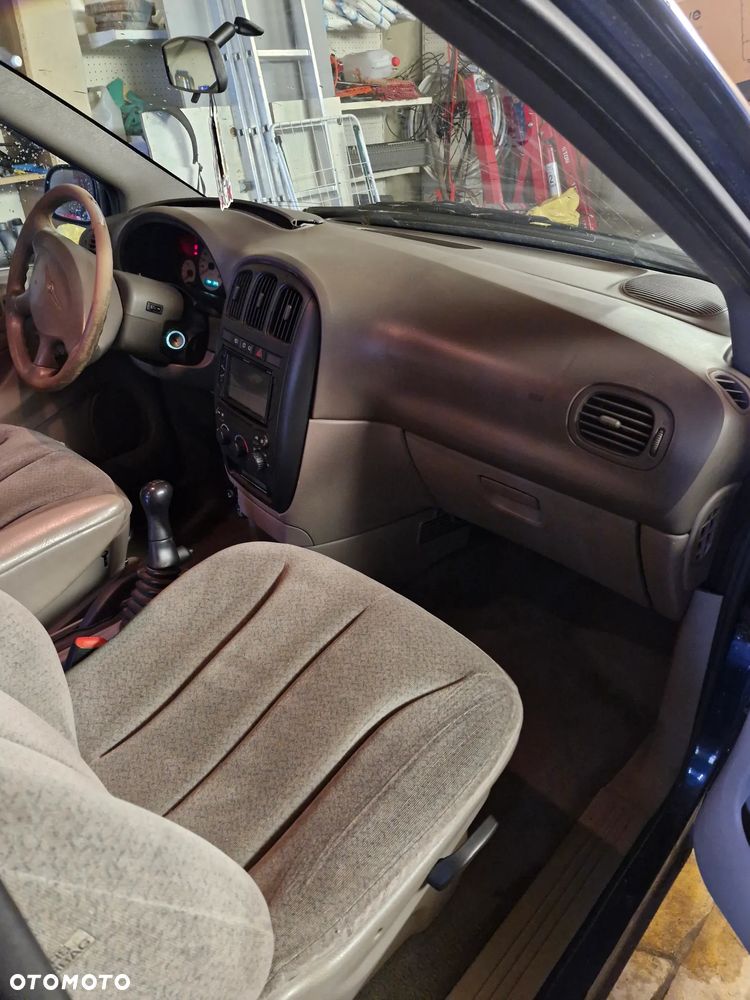Chrysler Grand Voyager - 12