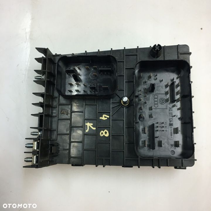 SKRZYNKA BEZPIECZNIKÓW A3 8P GOLF V 1K0937124K - 1