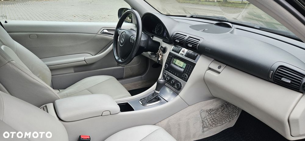 Mercedes-Benz Klasa C 180 Kompressor Sportcoupe Automatik - 23