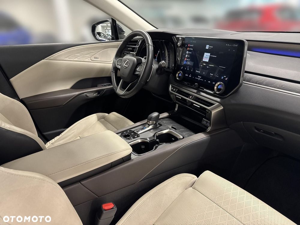 Lexus RX 450h+ Omotenashi - 27