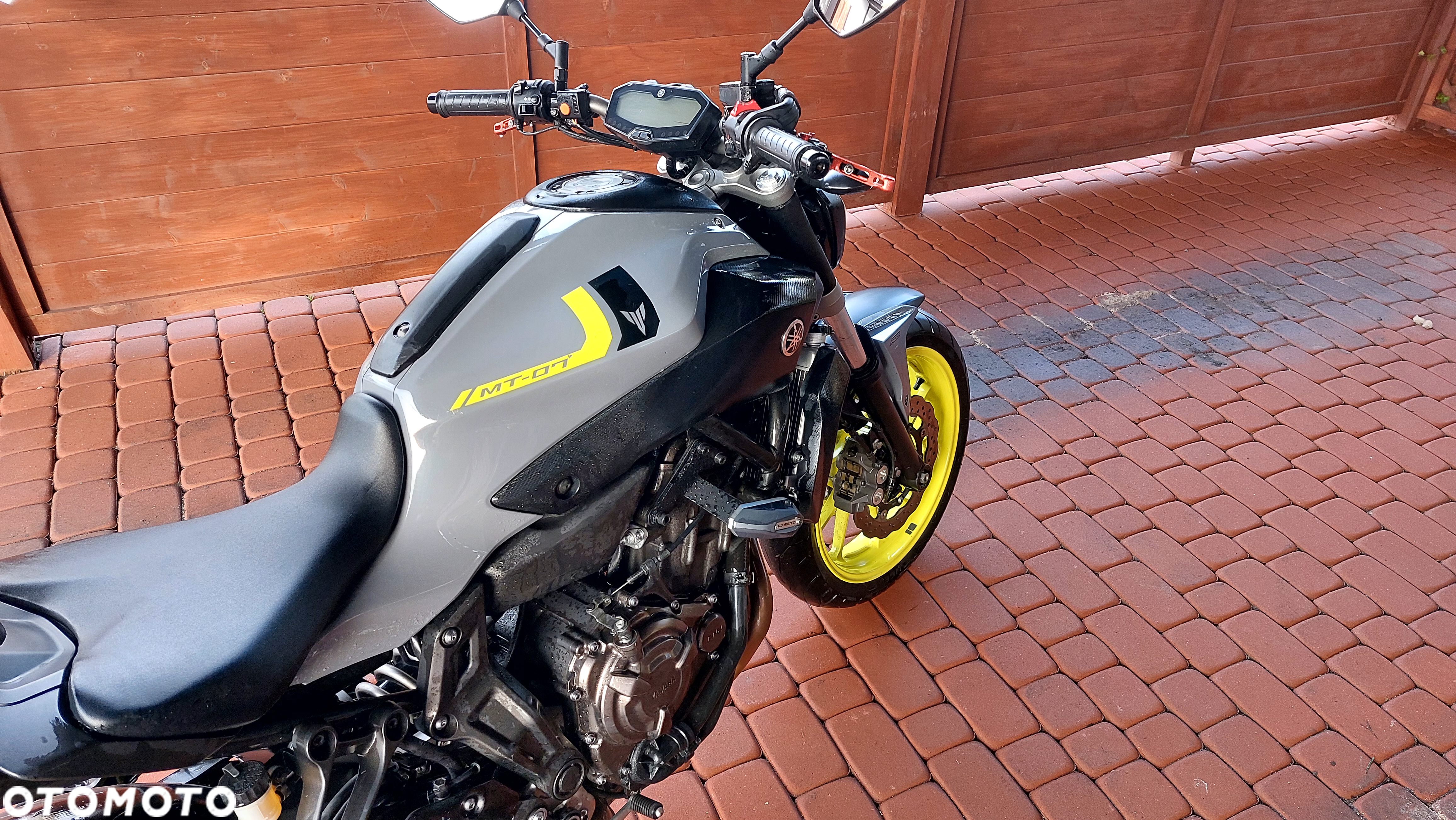 Yamaha MT - 5
