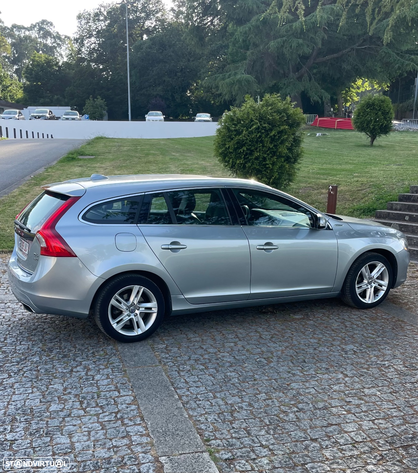 Volvo V60 2.4 D6 Summum AWD Phev - 12