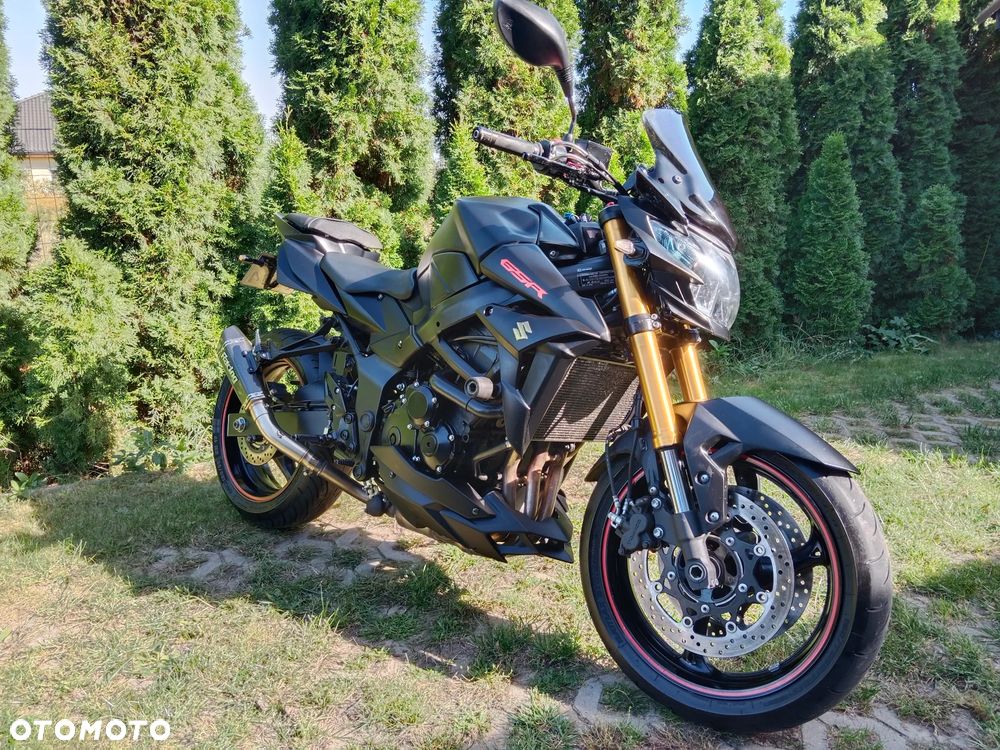Suzuki GSR - 3