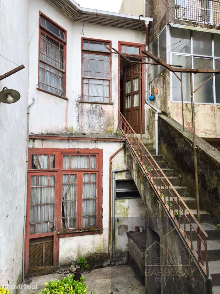 Moradia ANTAS - Av. F. Magalhaes - possivel prédio R/Ch+5! Zona ARU! - Grande imagem: 3/24
