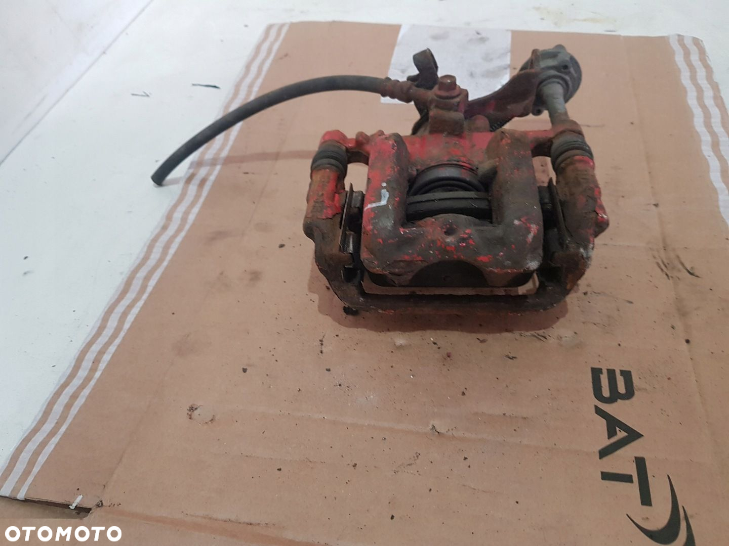 ZACISK HAMULCOWY LEWY TYŁ OPEL ASTRA J EU - 2