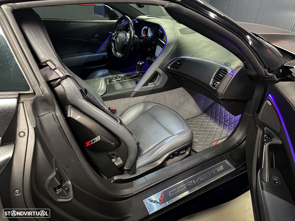 Chevrolet Corvette - 22