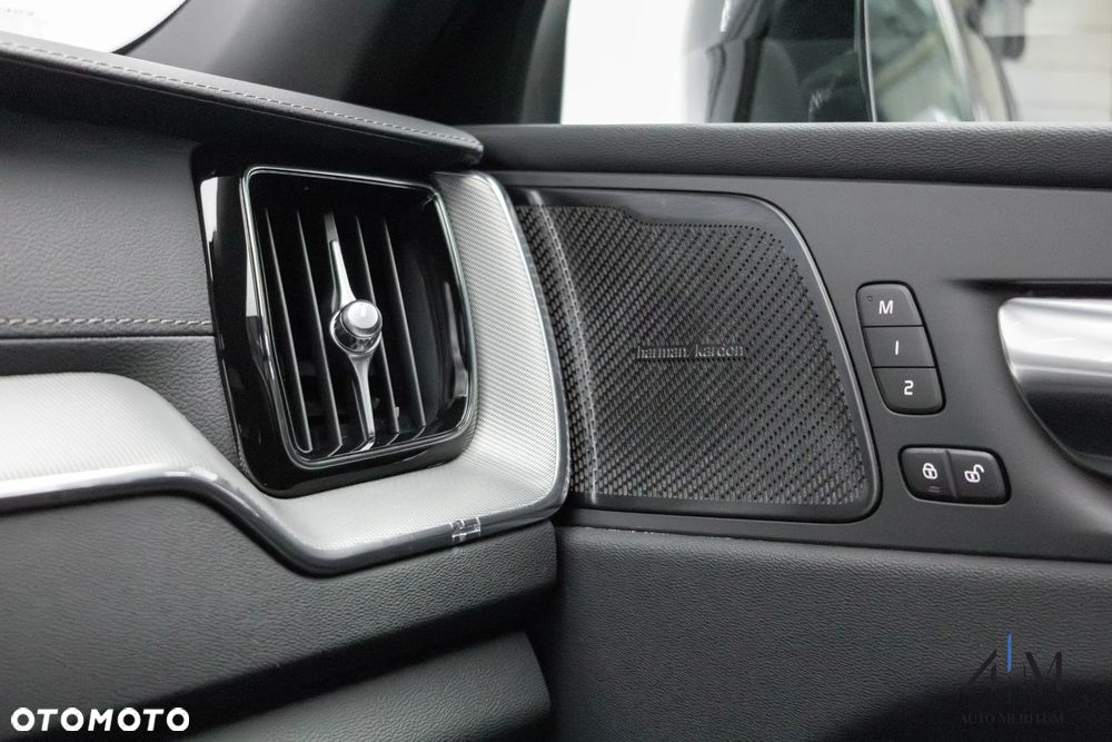 Volvo XC 60 B4 D AWD Ultimate Dark - 20