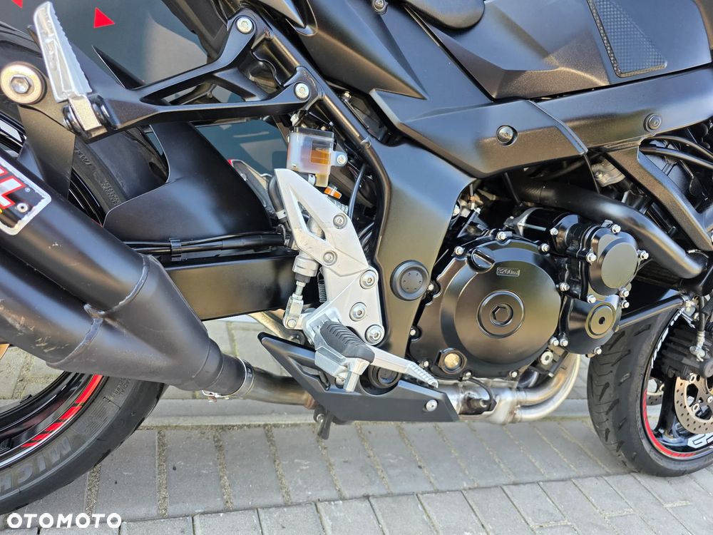 Suzuki GSR - 28
