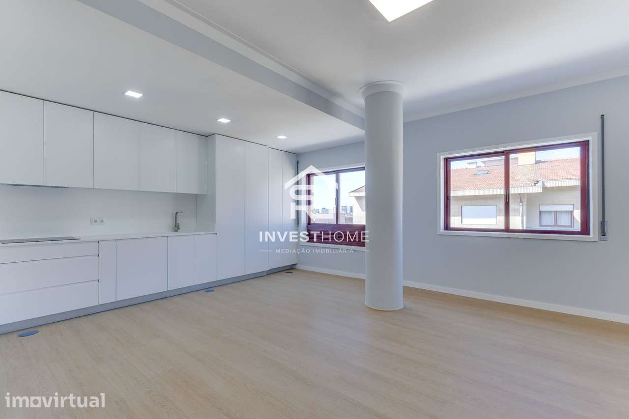 Apartamento T2+1 | Renovado | Boas Áreas | Varanda | 2 Lugares Garagem - Grande imagem: 4/45