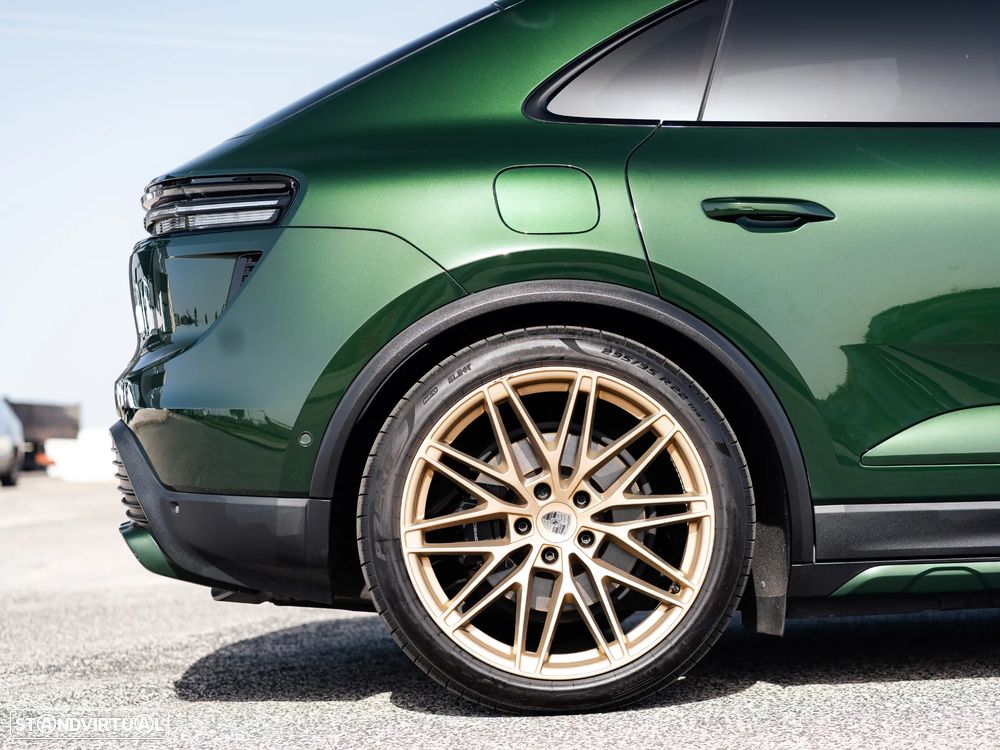 Porsche Macan Electric Turbo - 32