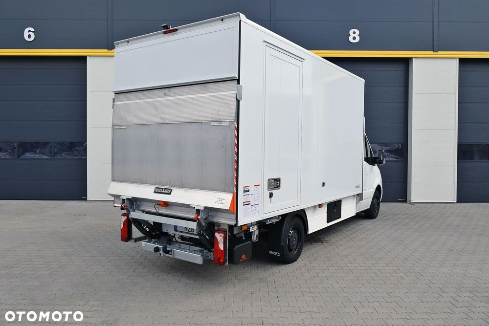 Mercedes-Benz Sprinter 319 - 7