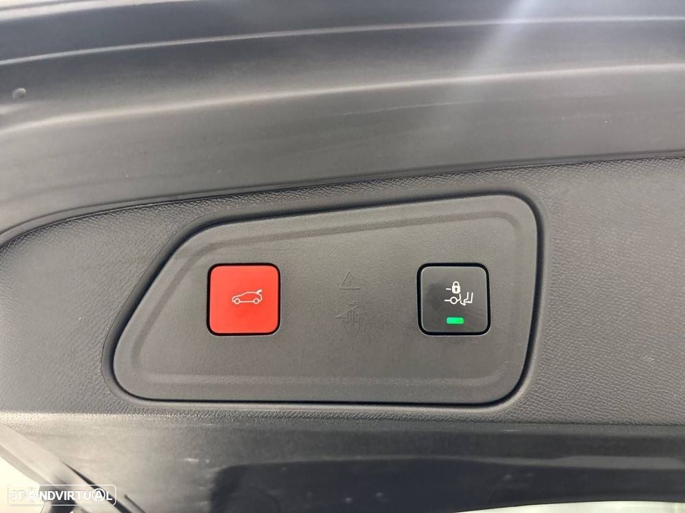 Peugeot 3008 1.6 Hybrid4 GT Pack e-EAT8 - 22