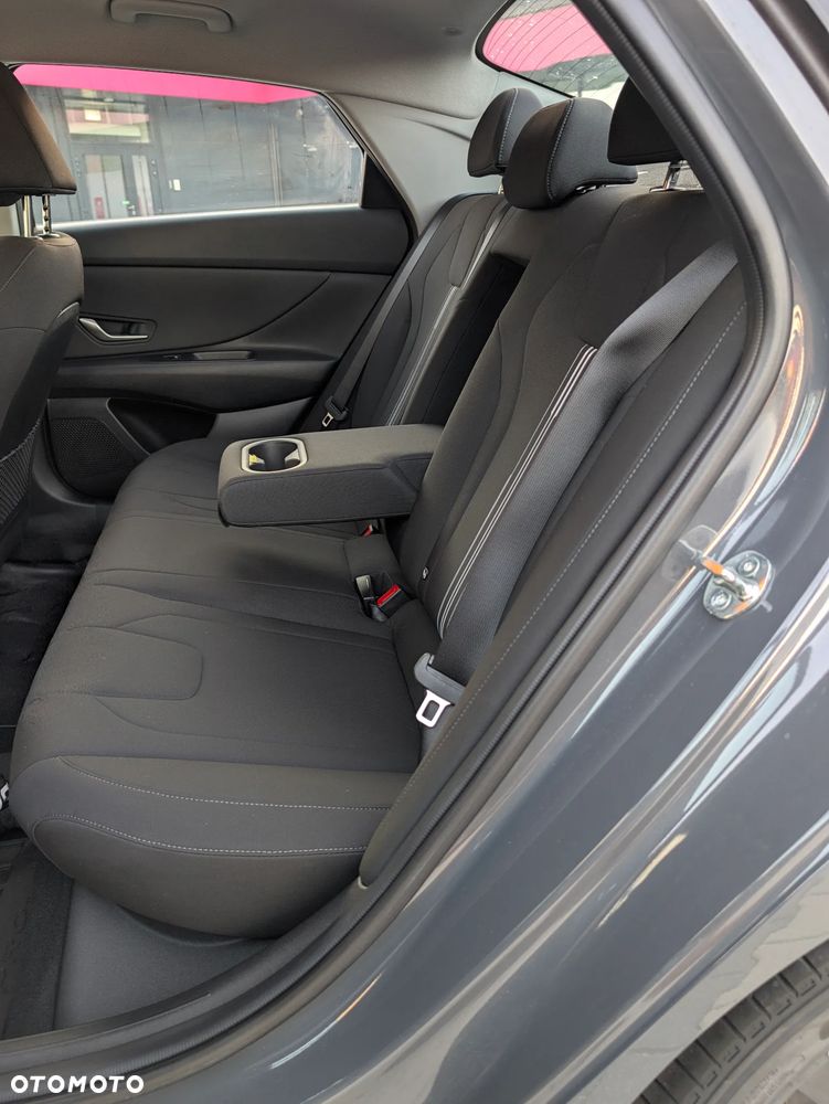 Hyundai Elantra 1.6 Smart CVT - 17