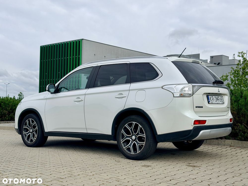 Mitsubishi Outlander 2.2 DID Instyle Navi 4WD - 3