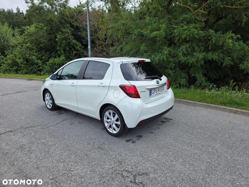 Toyota Yaris Hybrid 100 Sol - 4