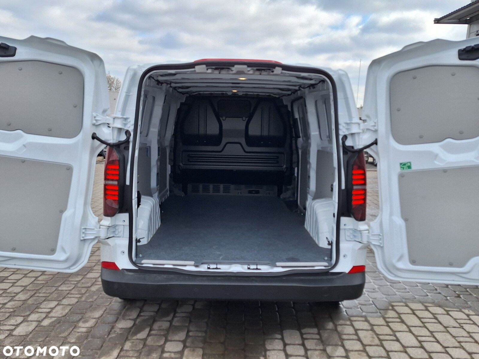 Volkswagen Transporter Furgon, 2,0TDI 150KM, 6-bieg.manualna, r.o :3500 mm - 22