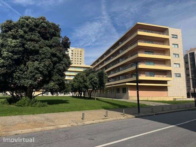 Apartamento T2 Mobilado Frente Mar - Grande imagem: 3/25