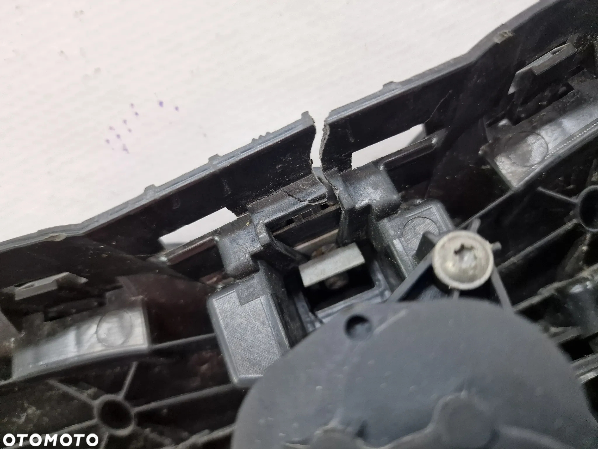 BMW G20 / G21 / G28 ATRAPA / GRILL ZDERZAKA PRZEDNIEGO PRZÓD + ŻALUZJA CZARNA W POŁYSKU , NR 187156-10 18715610 / 5A22C60 , NR AUKCJI GL703 - 25