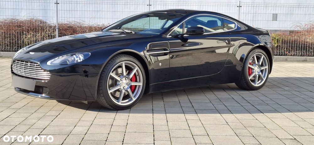 Aston Martin V8 Vantage - 13