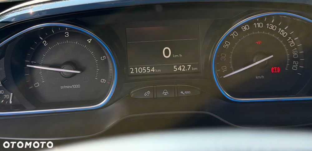 Peugeot 2008 1.6 e-HDi Allure S&S - 9