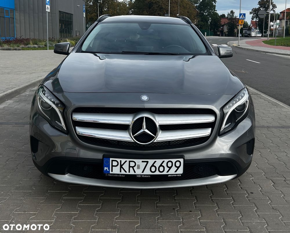 Mercedes-Benz GLA - 8