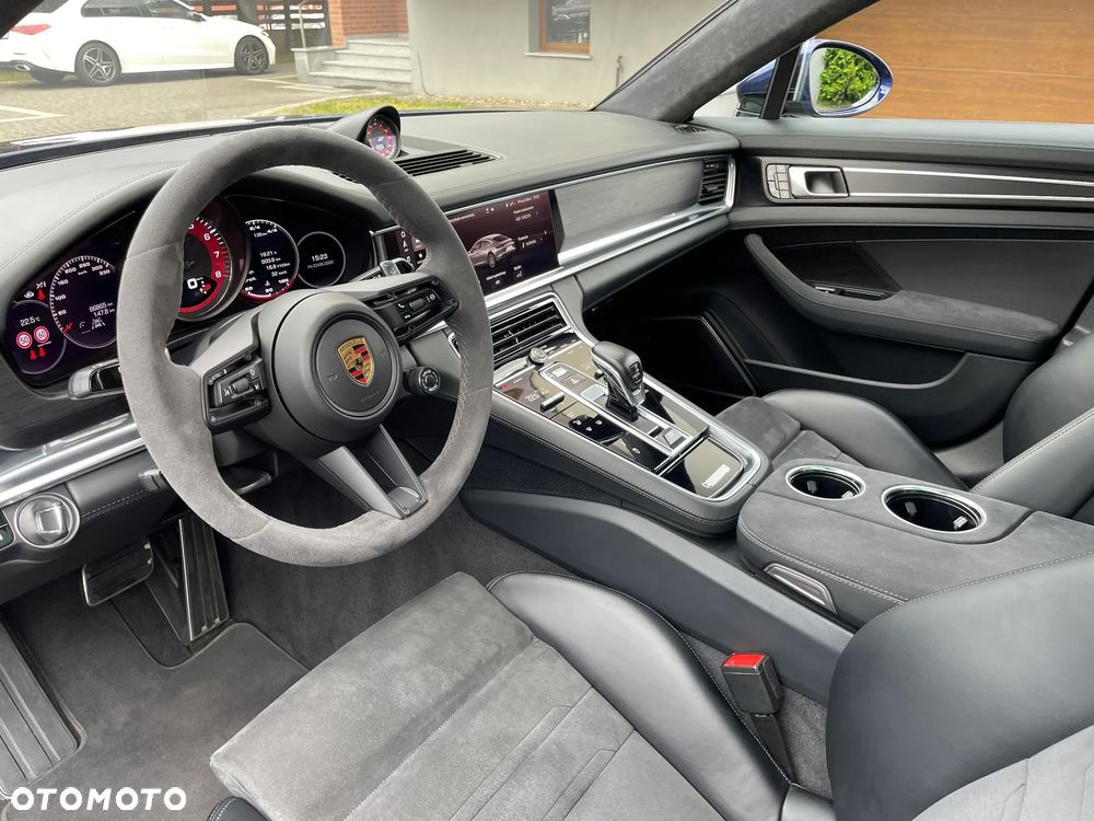 Porsche Panamera GTS - 38