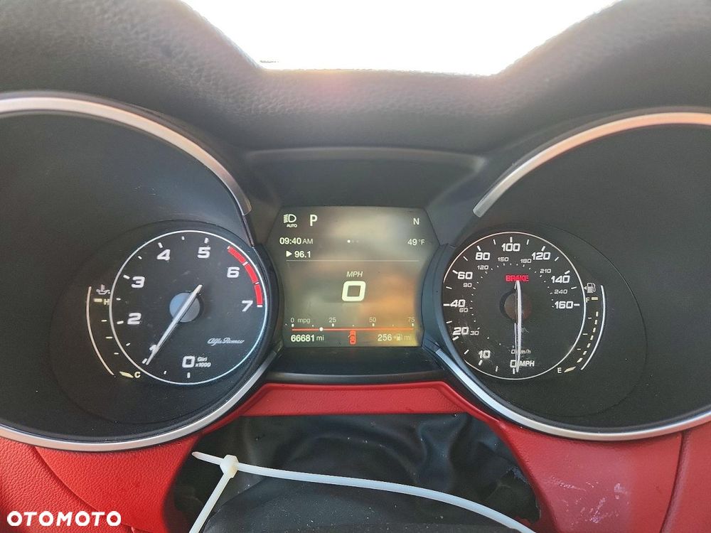 Alfa Romeo Stelvio 2.0 Turbo 16V AT8-Q4 Veloce Ti - 9