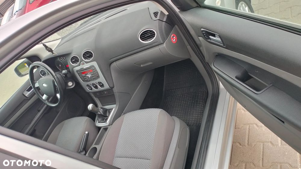 Ford Focus 1.6 Trend - 12