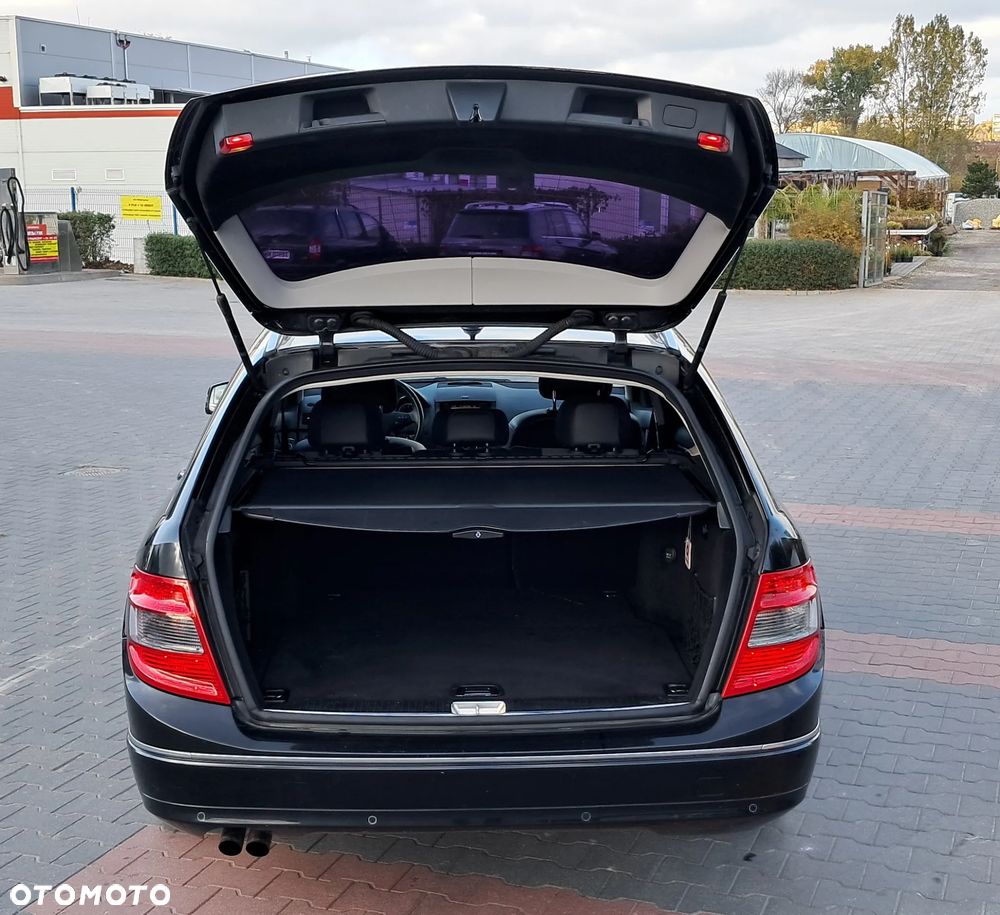 Mercedes-Benz Klasa C 180 T BlueEFFICIENCY 7G-TRONIC Elegance - 5
