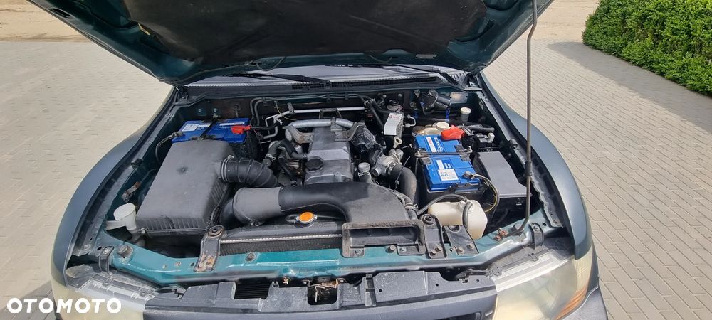 Mitsubishi Pajero - 2