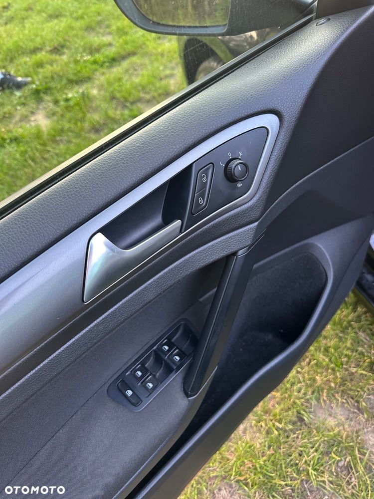 Volkswagen Golf - 25
