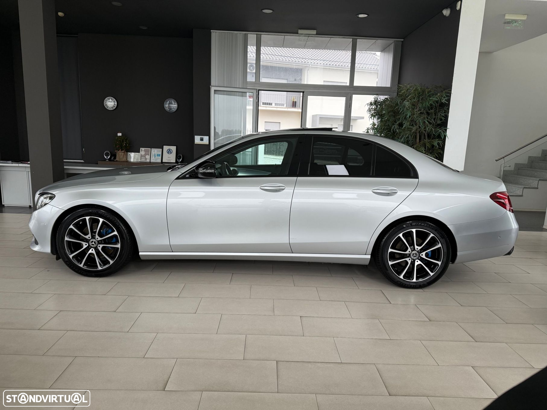 Mercedes-Benz E 220 d Avantgarde - 25