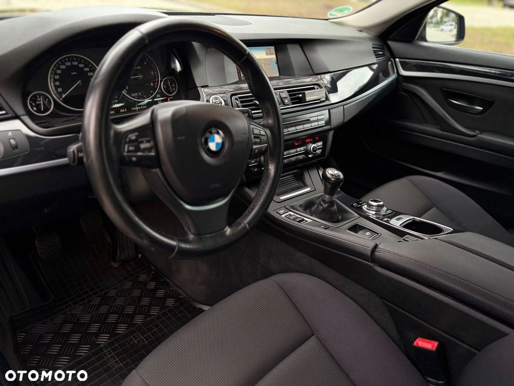BMW Seria 5 520d - 28