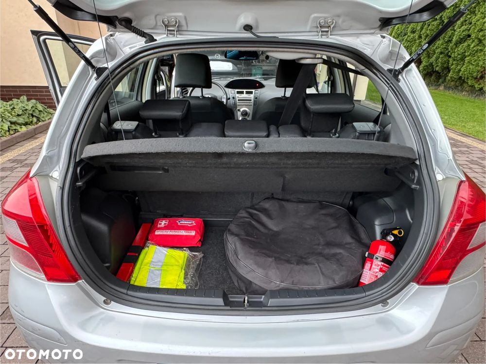 Toyota Yaris - 10