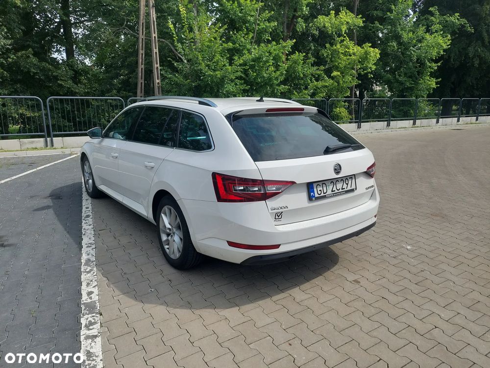 Skoda Superb 2.0 TDI Style DSG - 5
