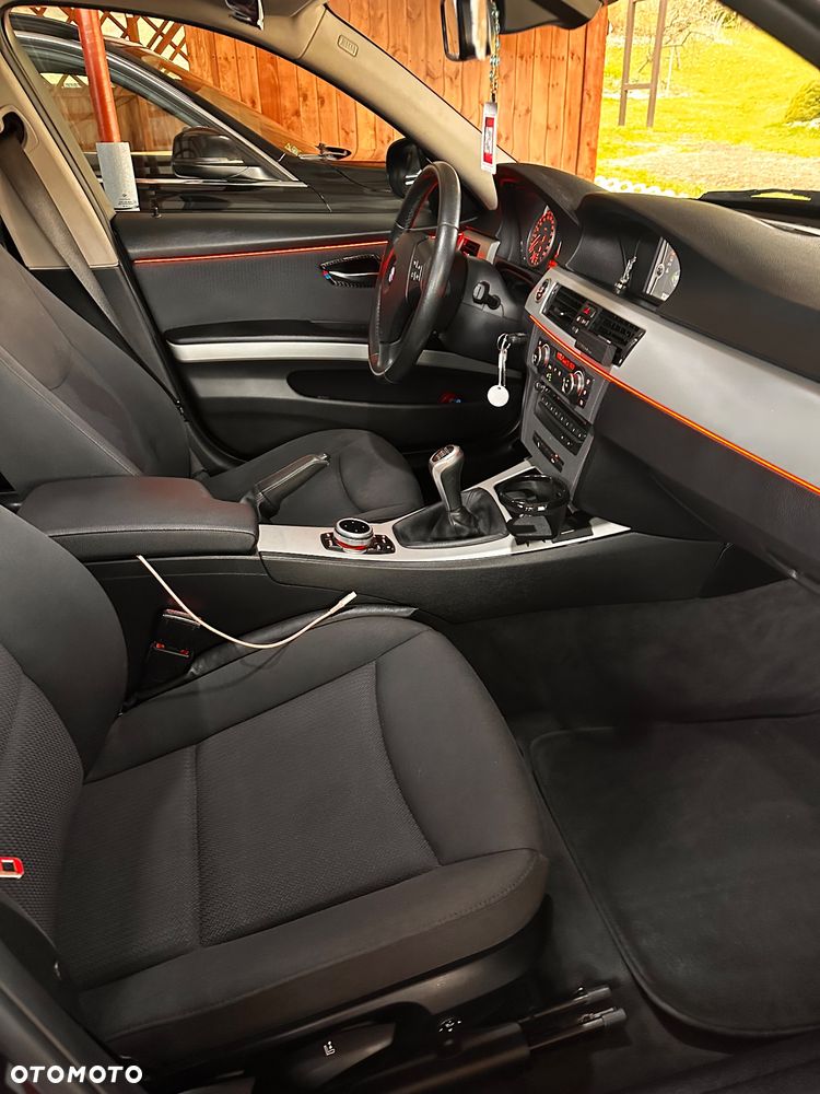 BMW Seria 3 318d - 12