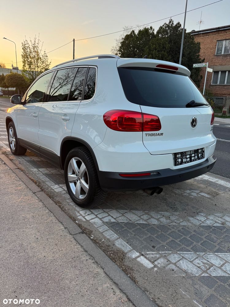 Volkswagen Tiguan 2.0 TDI DPF BlueMotion Technology Lounge Sport & Style - 4