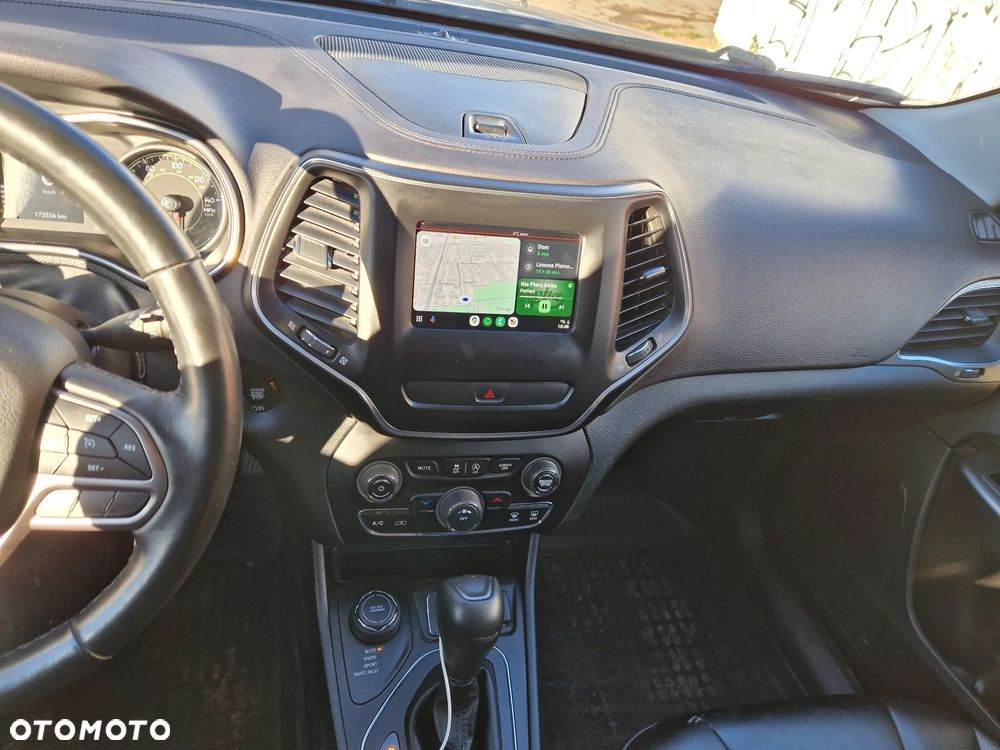 Jeep Cherokee - 23