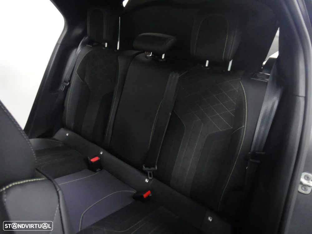 Peugeot 2008 1.2 PureTech GT EAT8 - 14