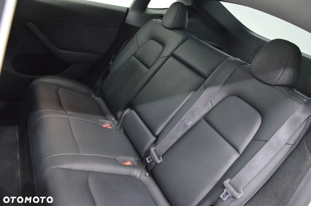 Tesla Model Y Long Range Dual Motor AWD - 13