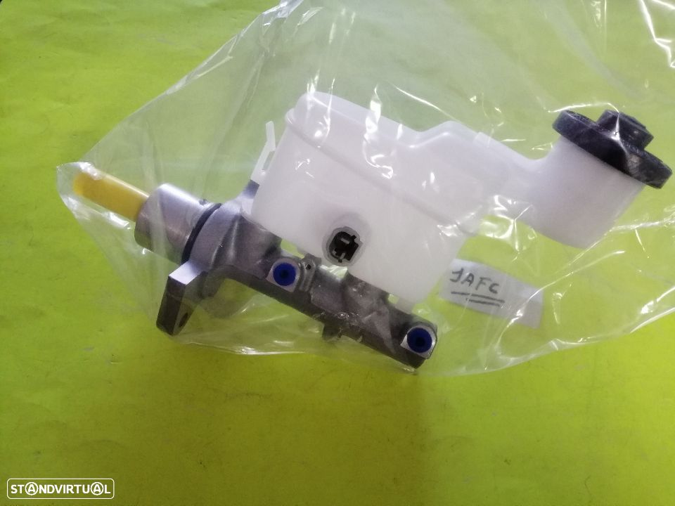 Bomba principal dos travões Toyota Hilux Kun15 Kun25 NOVA - 1