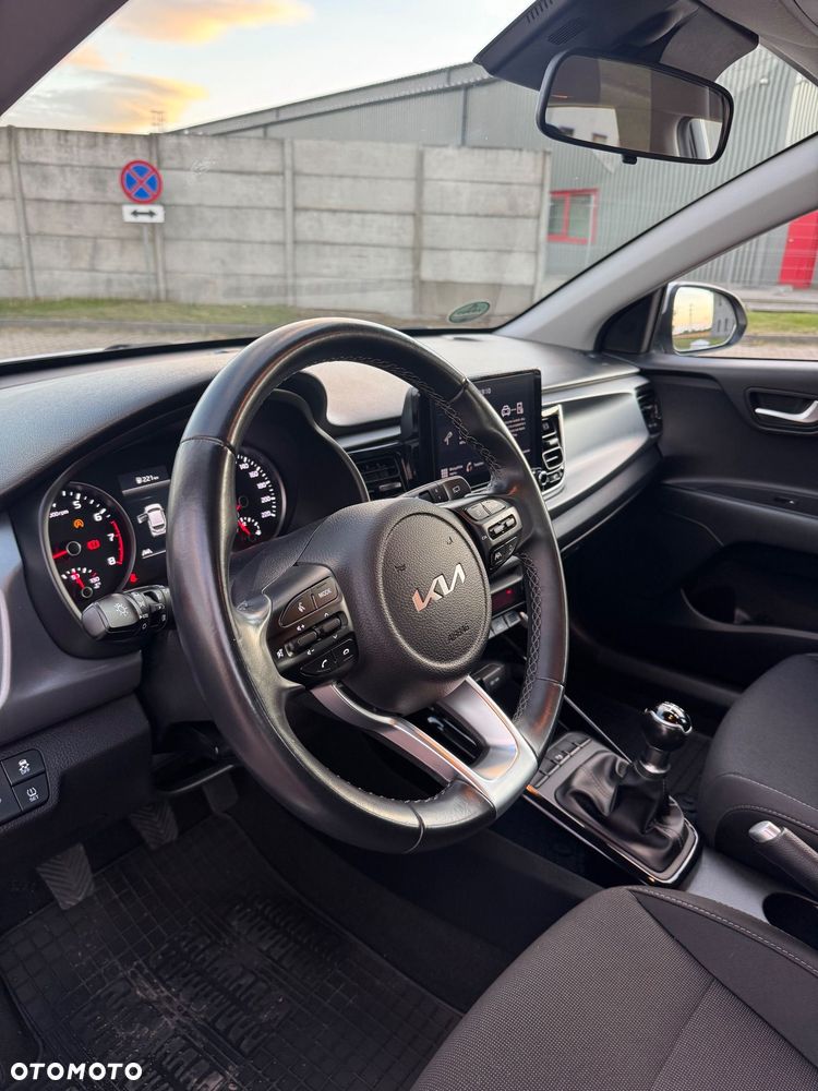 Kia Rio 1.2 L - 6